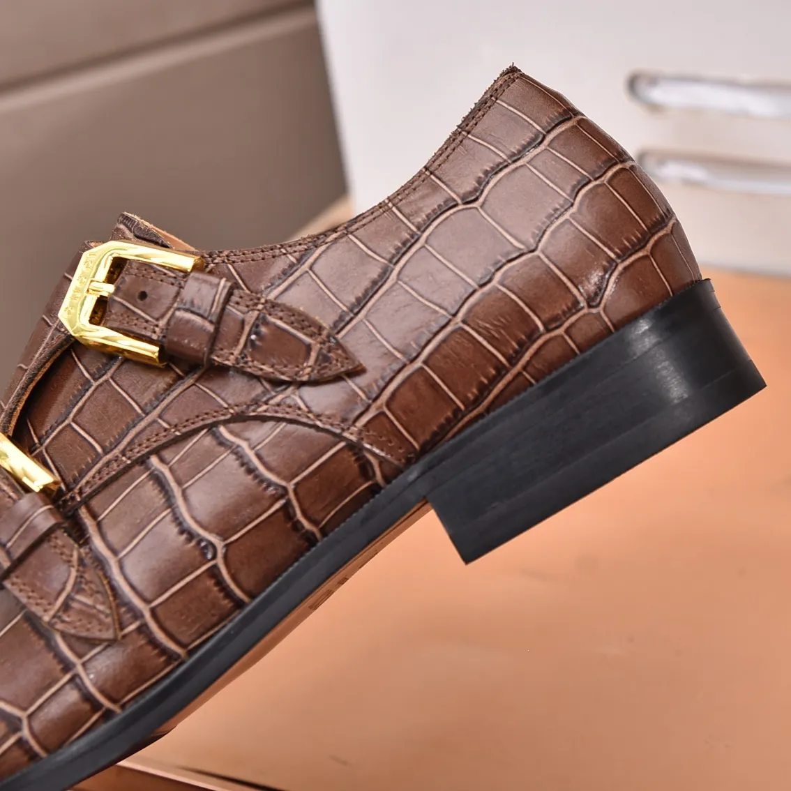 Men's shoes 💰560 (high-end, all cowhide) GUCCI high-end formal leather shoes, original imported fabrics from Italy, cowhide lining, original hardware. I believe you will be struck by it from the first moment you see it. The avant-garde atmosphere can no longer fully interpret its elegance. AAA grade rubber outsole, super comfortable. Original counter last, ensuring its original version and quality. The simple upper ensures its comfort and breathability. A pair of truly good shoes has its own unique soul, famous quality, regular size 38-44 (45 46 customized)